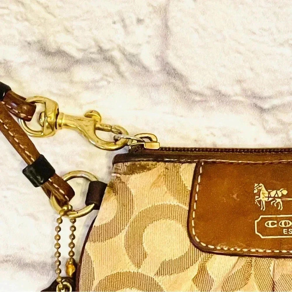 Coach Signature Wristlet Tan with Brown Leather & Gold Hardware. - Picture 2 of 9
